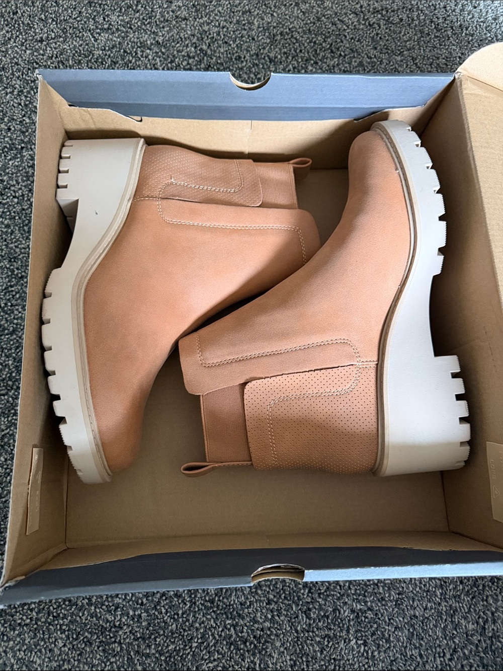 Women’s Neutral Chelsea Lug Boots in Tan